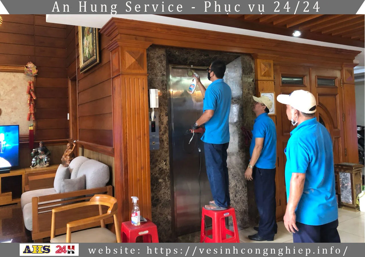 Đánh bóng thang máy