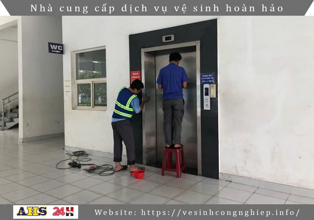 Nhân viên đánh bóng chuyên nghiệp