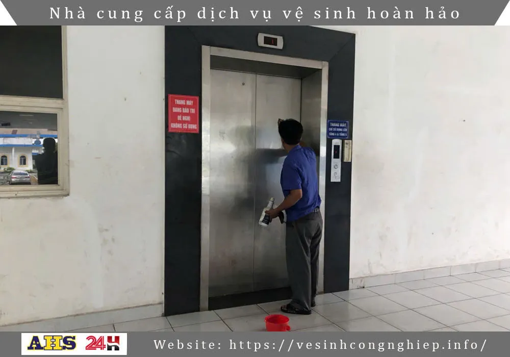 đánh bóng inox thang máy