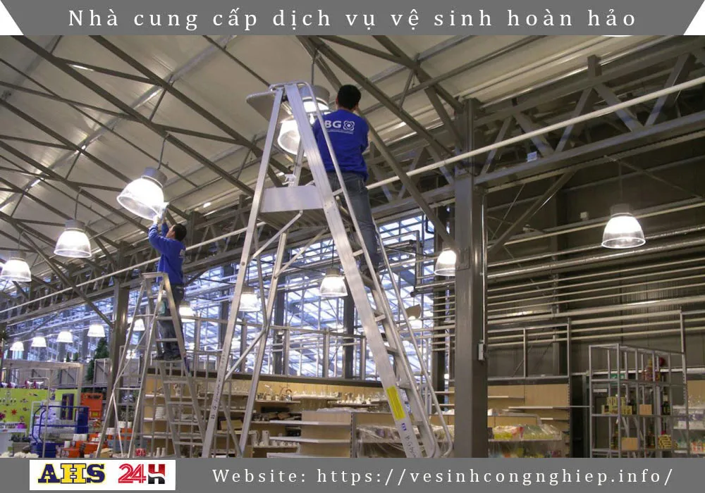 Lau đèn và dây nối