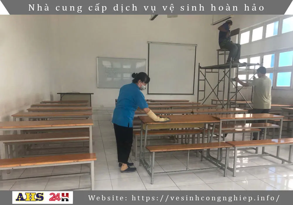 Lau bàn ghế cho trường học