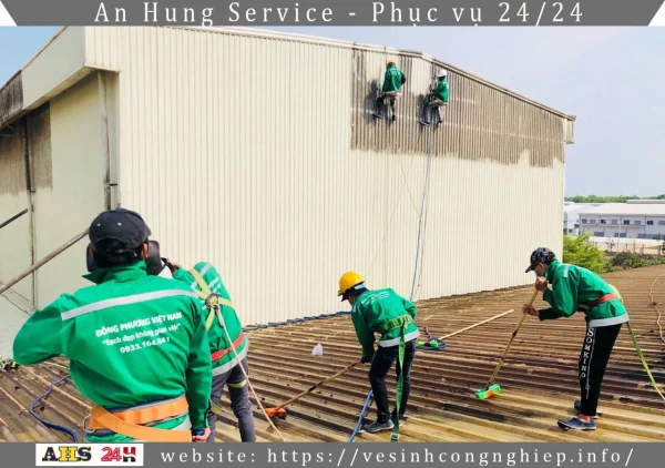 Vệ sinh mái tôn