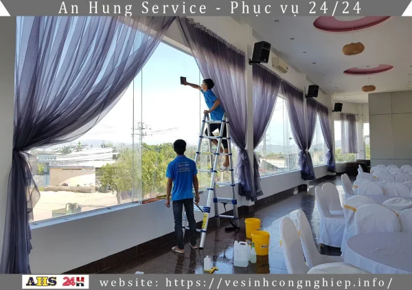 Dịch vụ lau kính