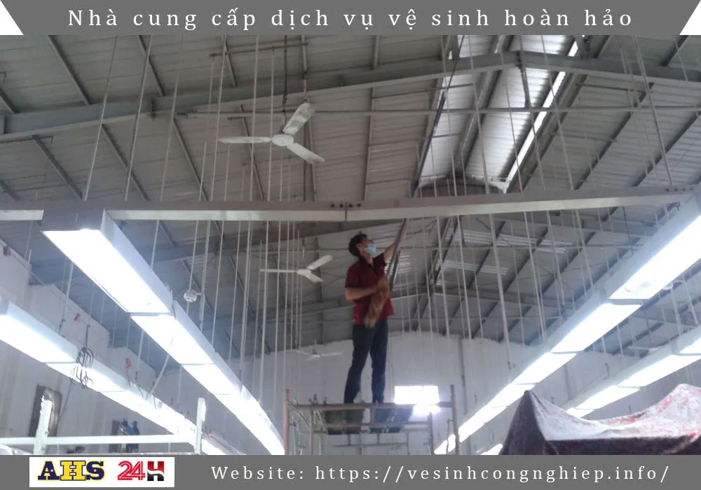 Quét mạng nhện trần tôn