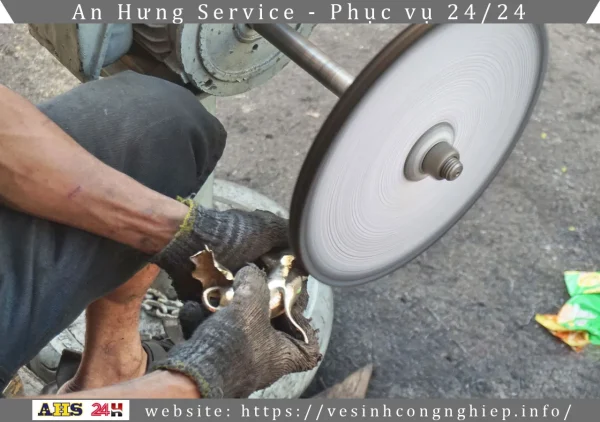 Đánh bóng đồ đồng