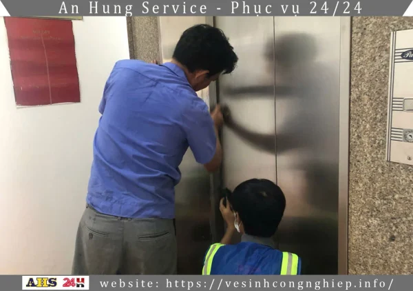 Vệ sinh thang máy