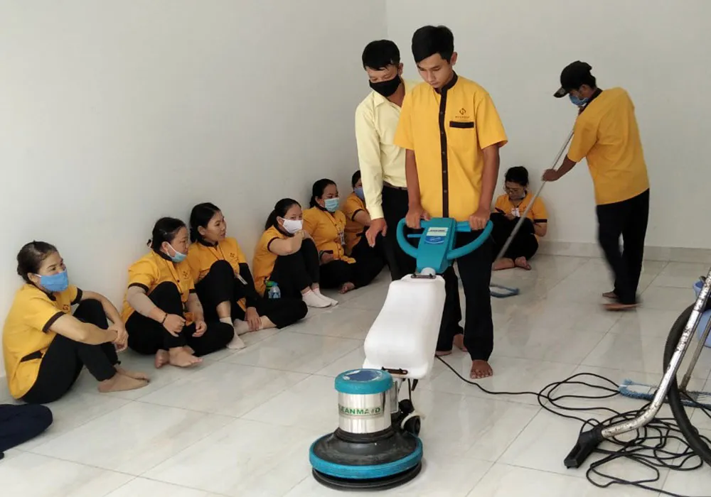 AHS 24H tuyen nhan vien tap vu