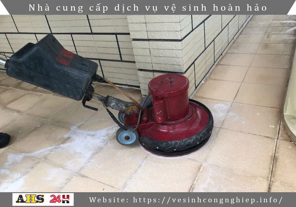 Dịch vụ tổng vệ sinh 5 Đánh bay các vết bẩn, vết ố trên sàn nhà