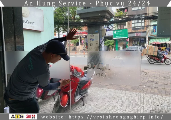 Lột Decal trên kính
