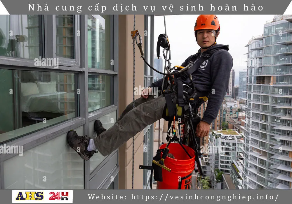 Vệ sinh kính toà nhà 5 vệ sinh kính toà nhà