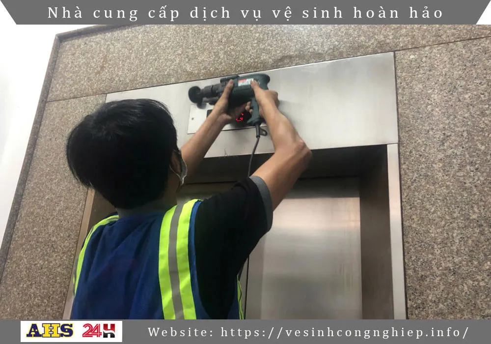 Top 5 dịch vụ đánh bóng thang máy uy tín và chuyên nghiệp tại TP.HCM 2 đánh bóng thang máy