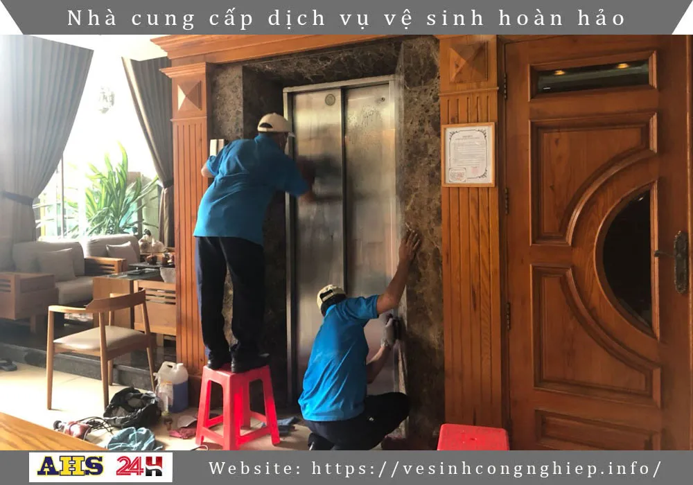 Top 5 dịch vụ đánh bóng thang máy uy tín và chuyên nghiệp tại TP.HCM 5 Vệ sinh và lột Decal dán trên thang máy