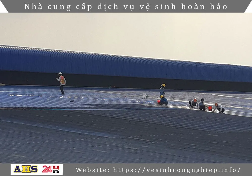 vệ sinh mái tôn nhà xưởng