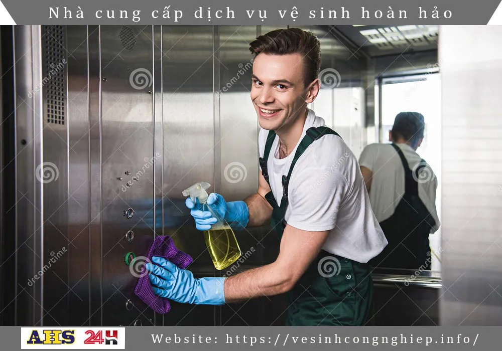Vệ sinh bên trong thang máy