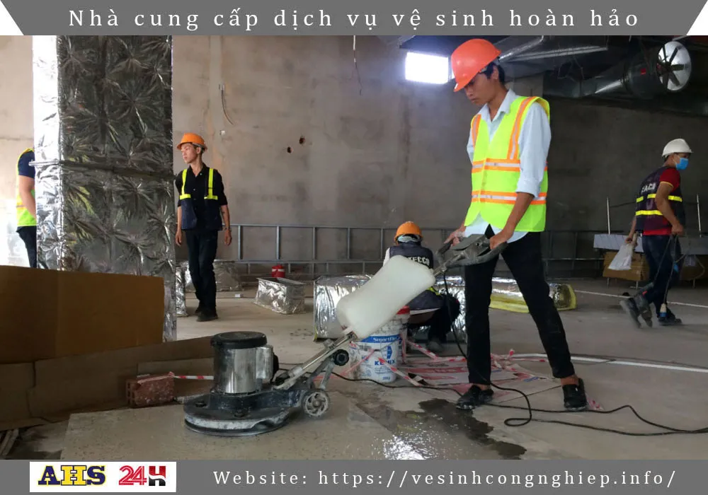 Đánh bóng đá cho công trình vừa xây xong