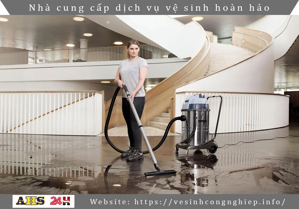 hút nước đọng trên sàn nhà