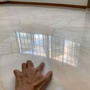 Kiểm tra mặt sàn đá Marble