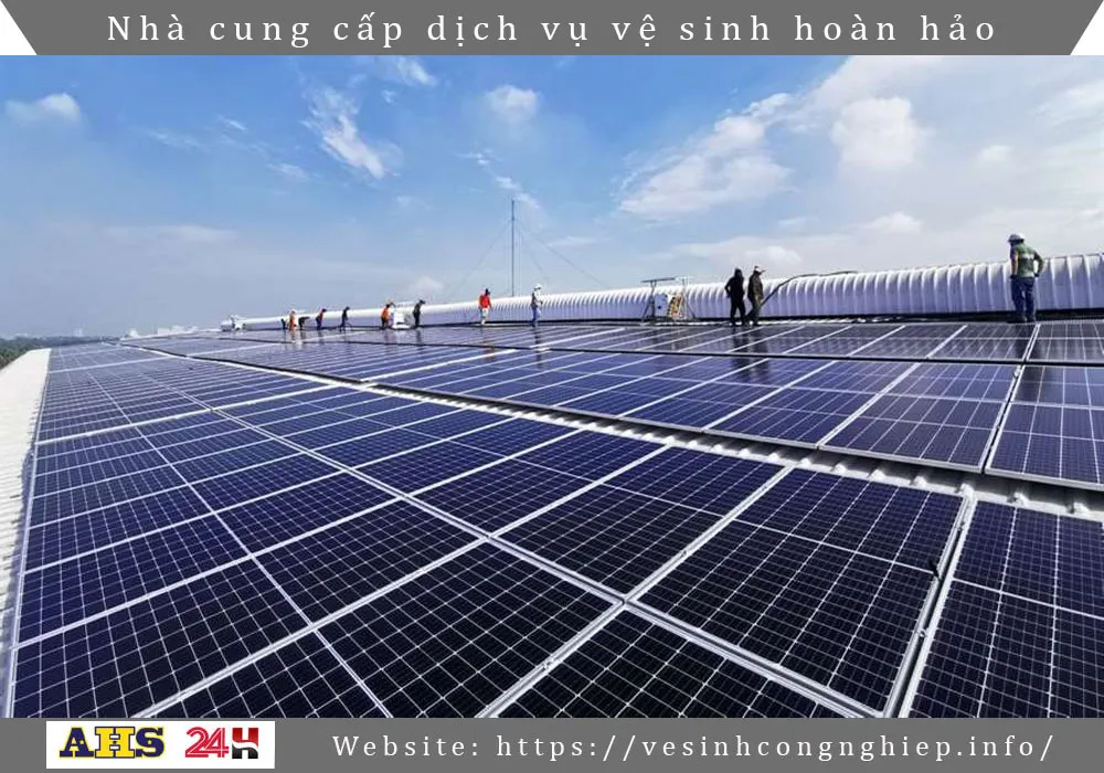 Ve sinh pin nang luong mat troi