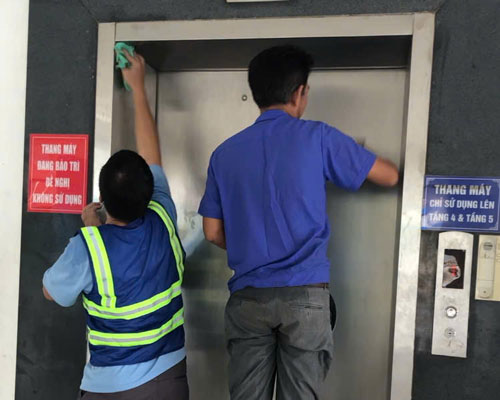 Đánh bóng thang máy bằng hoá chất