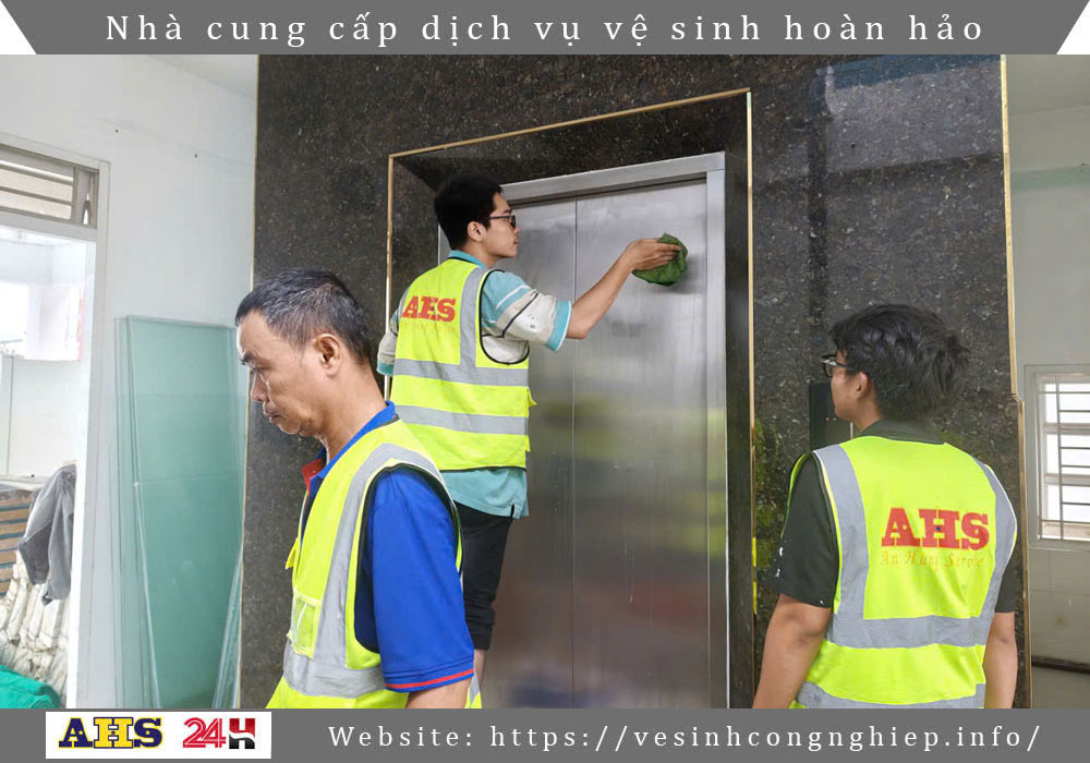 Đánh bóng inox thang máy 8 Đội ngũ nhân viên của AHS 24H
