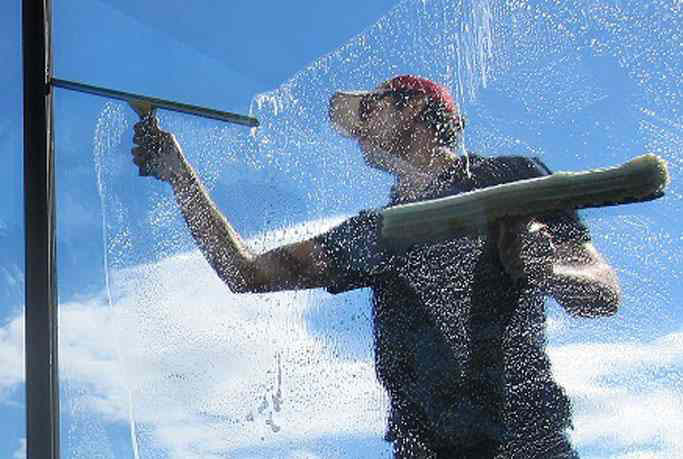 Vệ sinh công nghiệp tại Đắk Lắk 6 vệ sinh kính