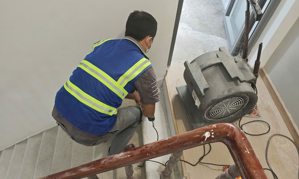 Quy trình đánh bóng cầu thang đá mài được nhiều người tin dùng 2 Đánh bóng cầu thang đá mài