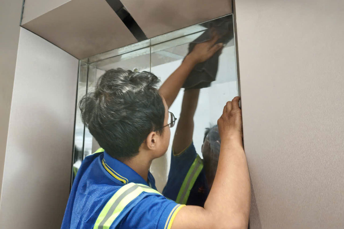 Đánh bóng inox thang máy 4 đánh bóng inox thang máy bằng hoá chất