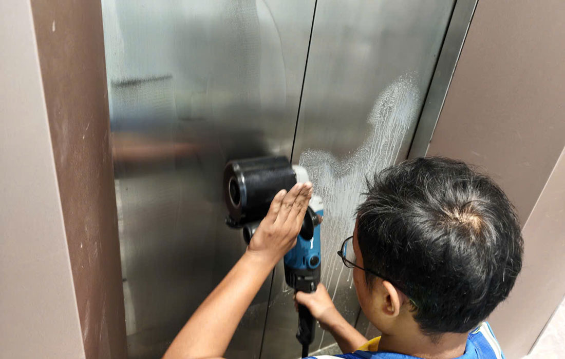 Máy đánh bóng thang máy cầm tay